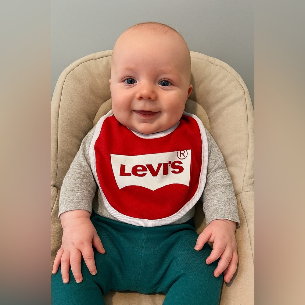 Levi’s Bib